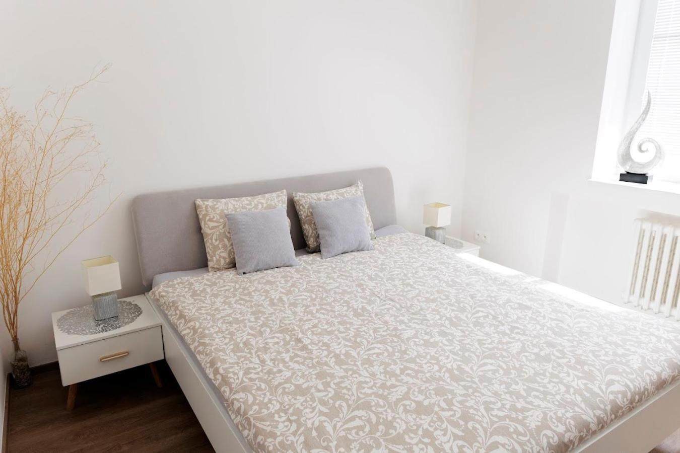 Diamond Residence In Old Town With Free Parking บราติสลาวา ภายนอก รูปภาพ