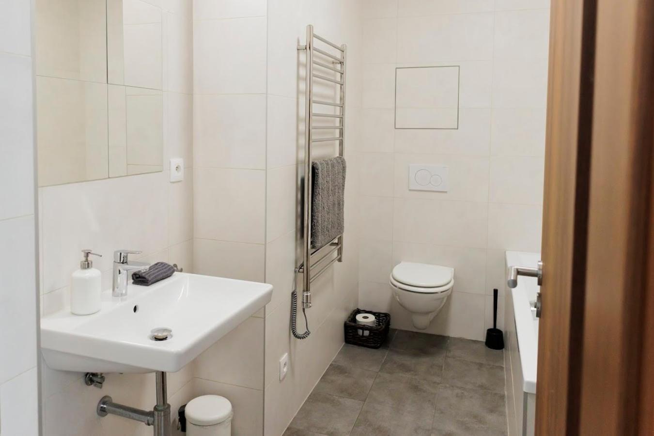 Diamond Residence In Old Town With Free Parking บราติสลาวา ภายนอก รูปภาพ